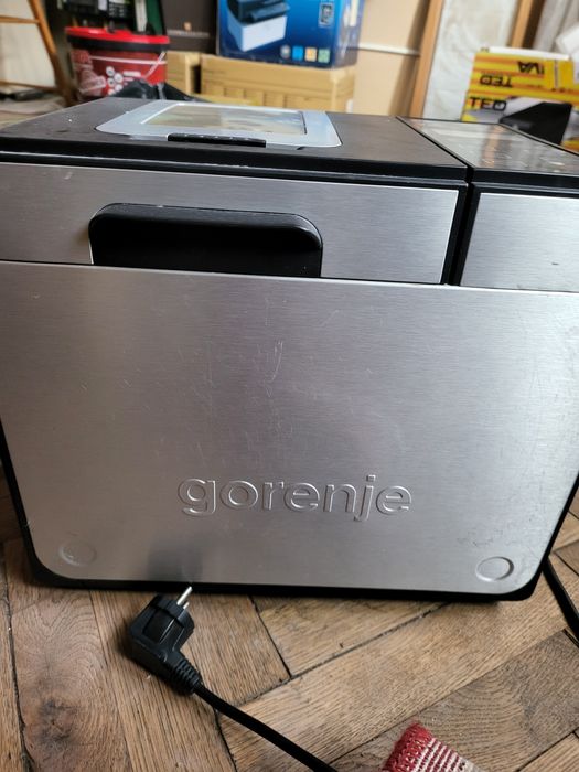 Masina de copt paine Gorenje relativ functionala