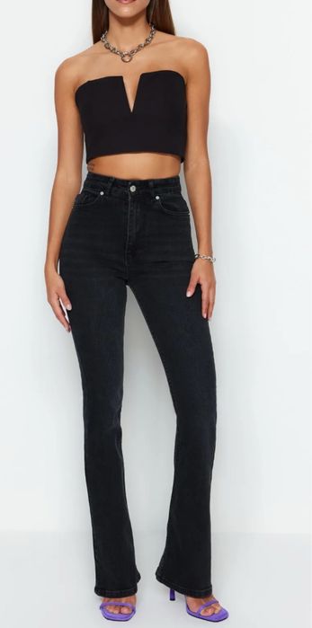 Дамско Черно бюстие ….