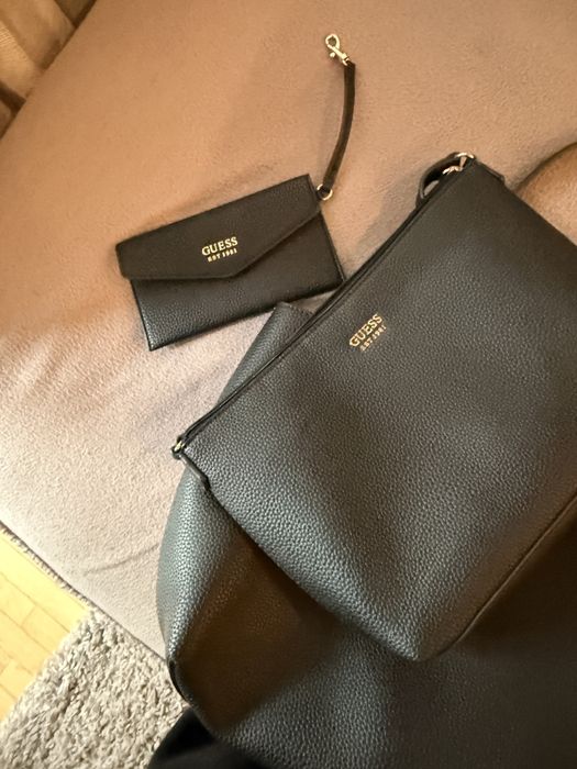 Дамска чанта Guess в две лица и три части