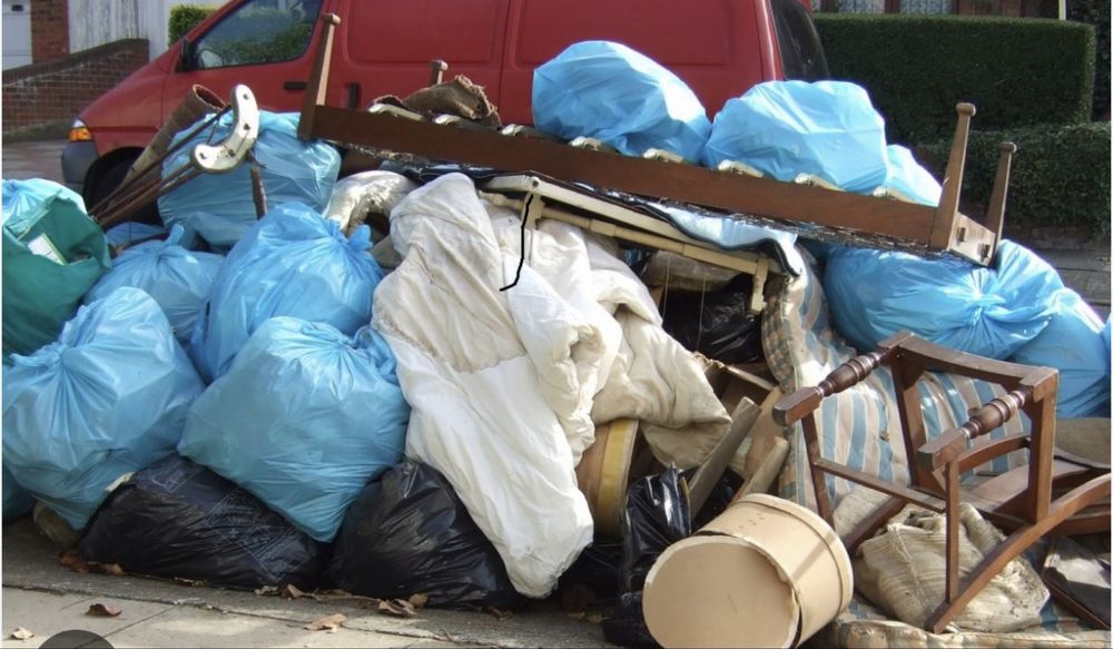 Oferr servici curatenie poduri case etc