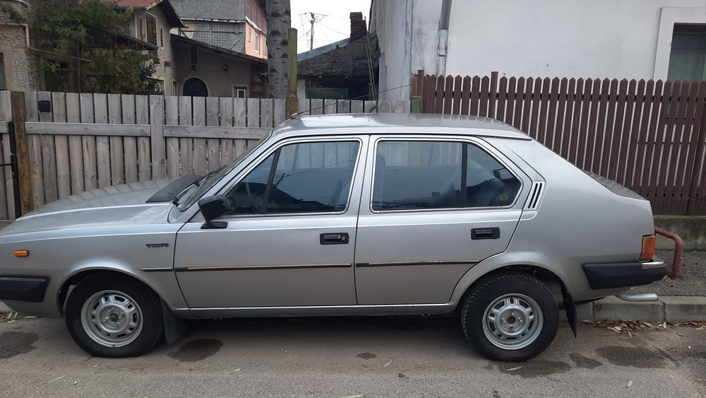 Auto marca volvo 360 gls