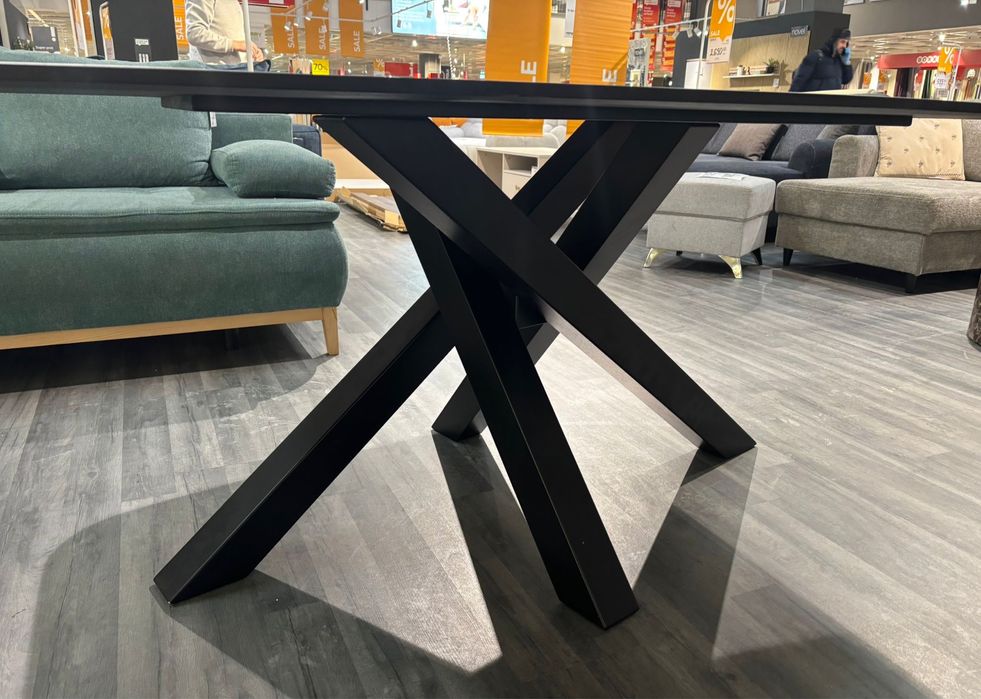 Vând masă dining 176cm lungime 96 latime 75inaltime desigilata pt poze