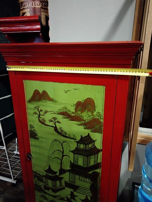 Шкаф - тумба высокая .