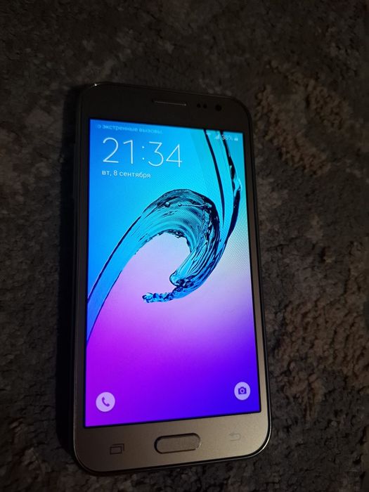 Телефон Samsung J2