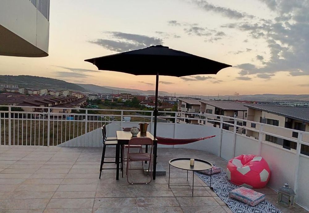 Închiriez Penthouses cu terasă