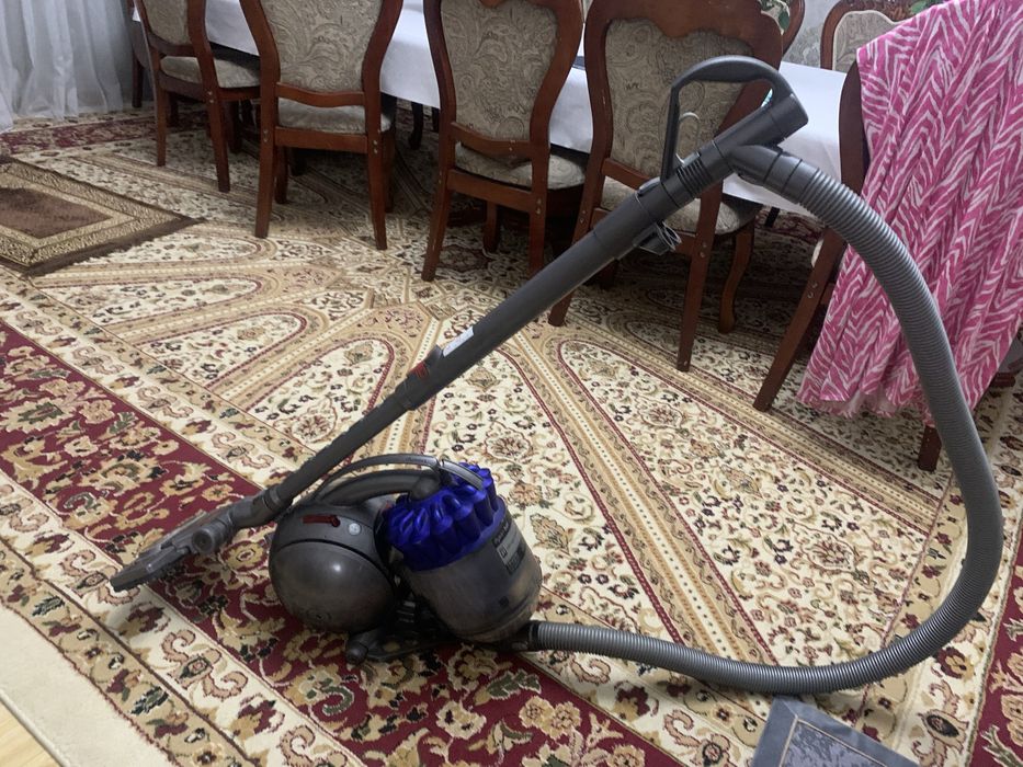 Пылисос dyson.