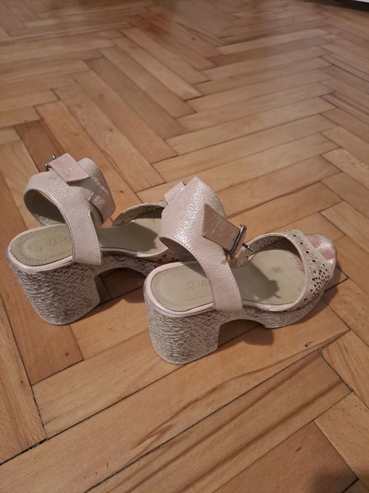 Дамски сандали в цвят пудра