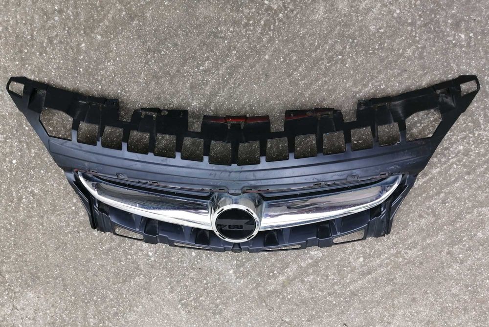 grila radiator Opel Astra J facelift 350