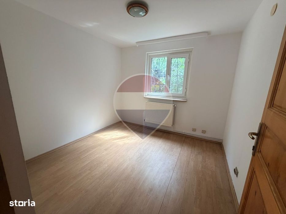 Leamna de sus, casa cu piscina, 2000mp