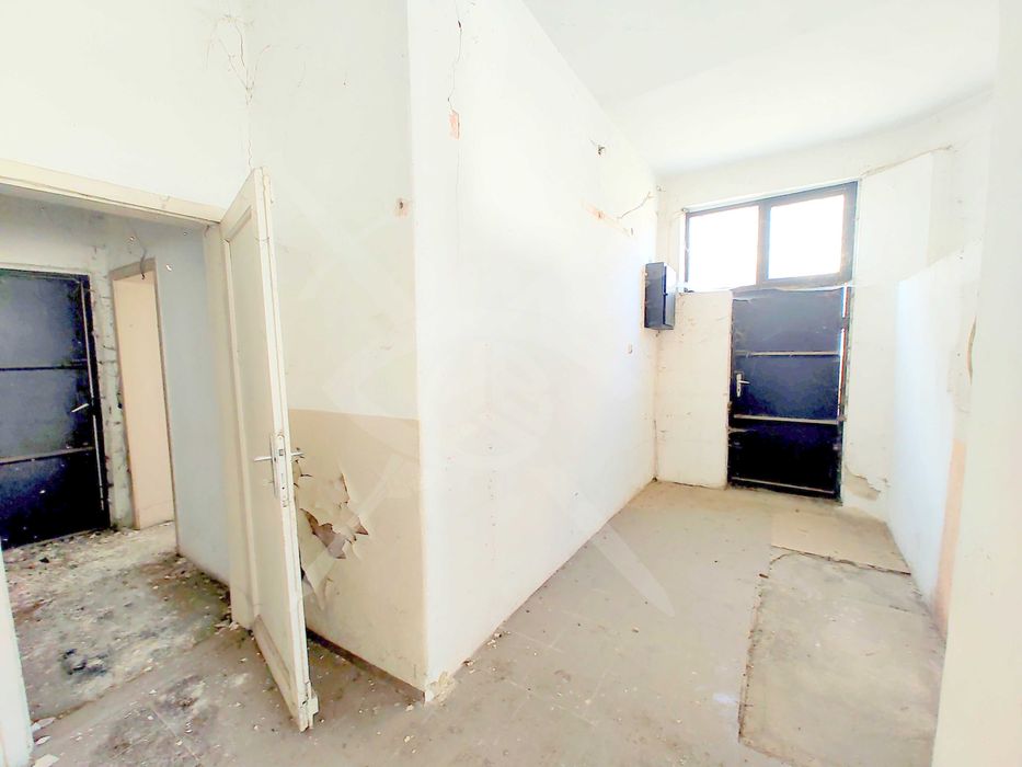 Дава се под наем Магазин в с. Марково, Област Пловдив - 370 кв.м за 131000 € - Снимка #2