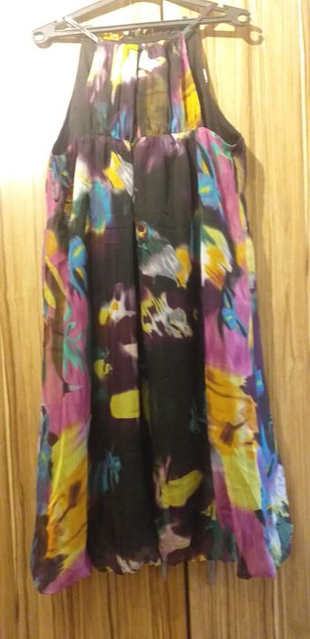 Дамски рокли и жилетки. Всяка на цена от  30 до 80лв.