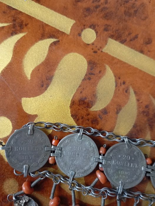 Бижутерия из старынных монет