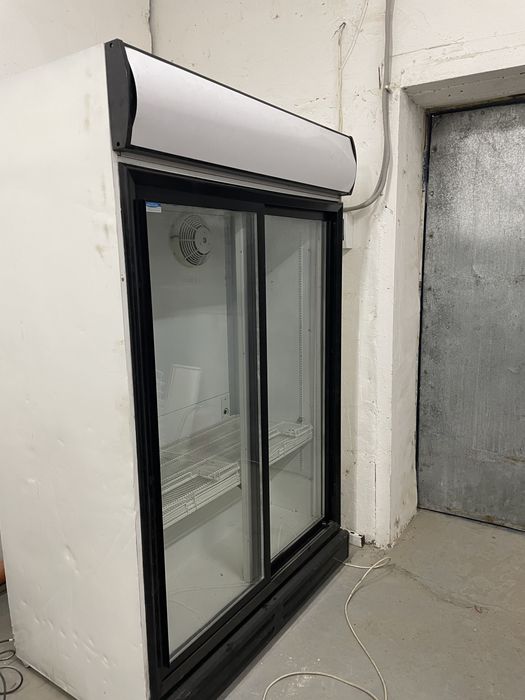 Шкаф холодильник витринный