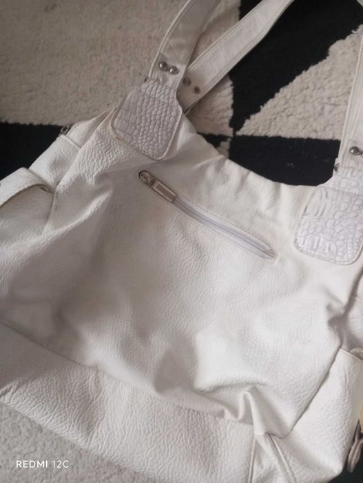 Раница и дамска чанта актуални.