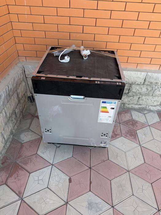 Срочно продам посудомоечную машину