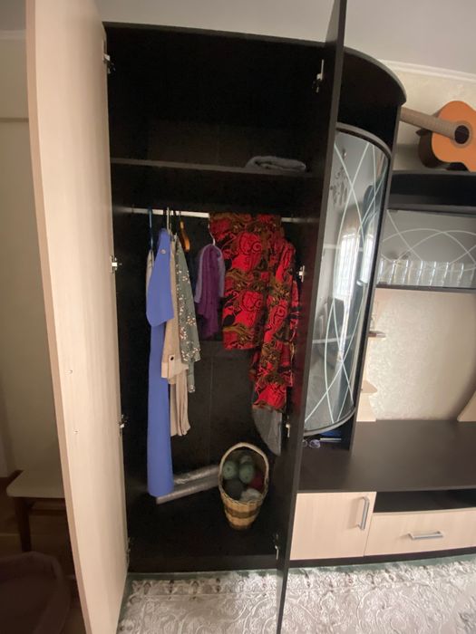 Продается стенка в гостиную