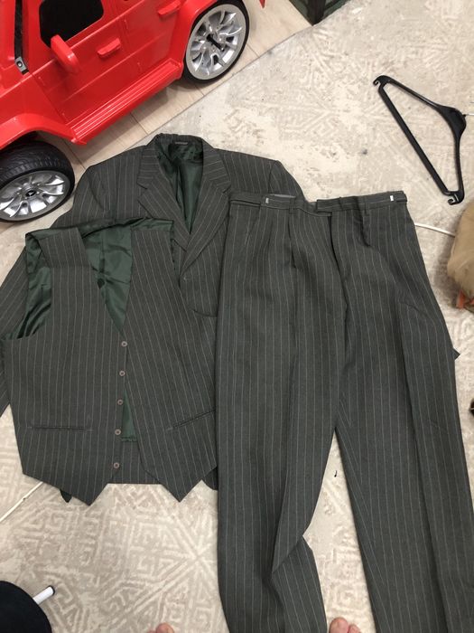 Продам костюм в отличном состоянии, без всяких пятен, торг уместен