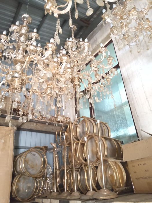 Продам люстры в отл. сост.