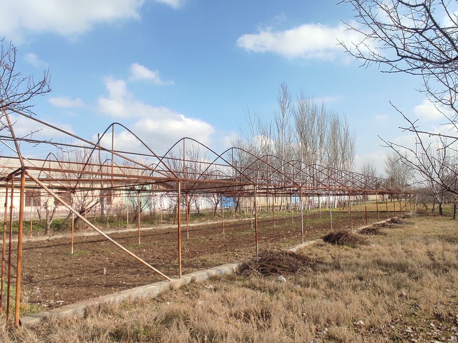 Parnik sotiladi 36ga12