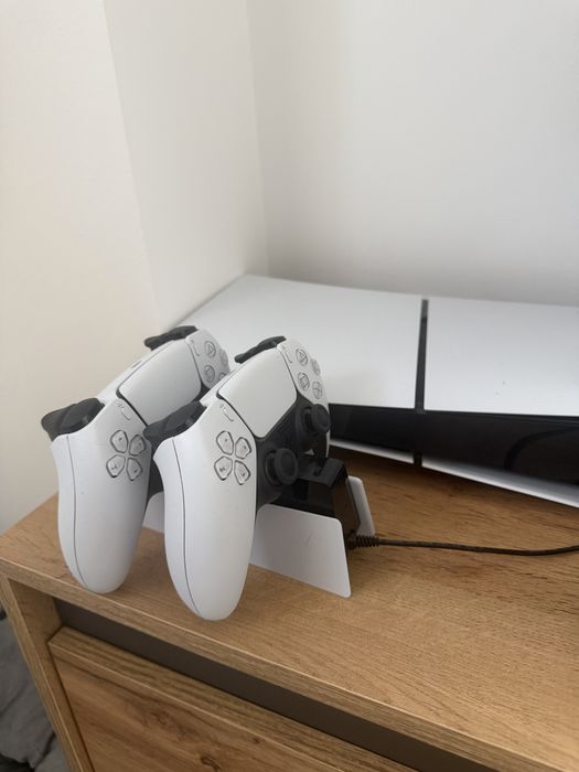 PS5 Digital Edition 1TB + 2 Controller DualSense + Stație Încărcare | IMPECABIL