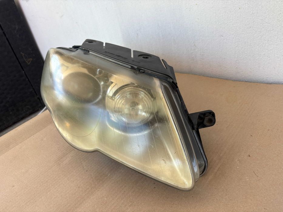 Far dreapta xenon Vw Passat B6 dupa 2005 cod 3C0941752D