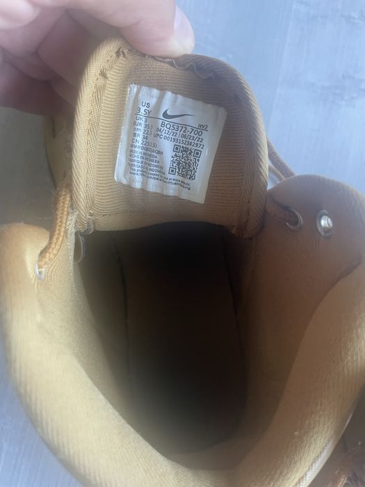 Nike Manoa letter