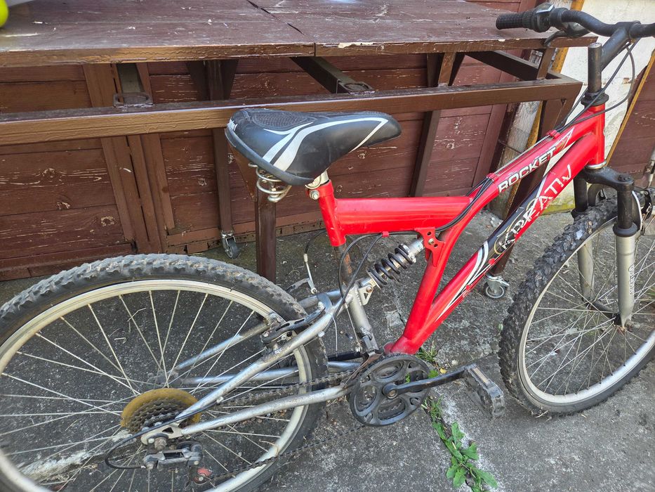 Bicicleta cu suspensii