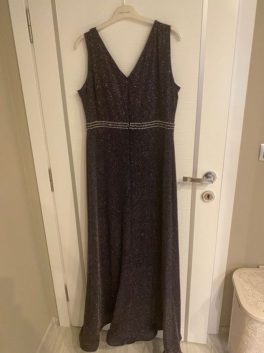 Официална рокля.