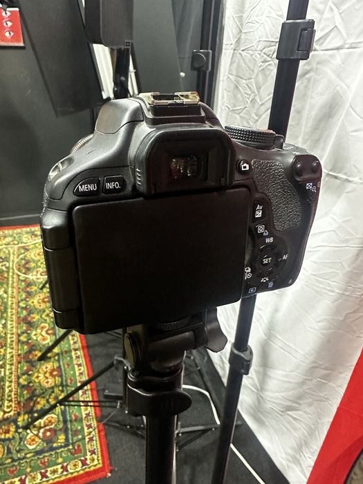 Canon EOS 600D camera хорошем состояние!