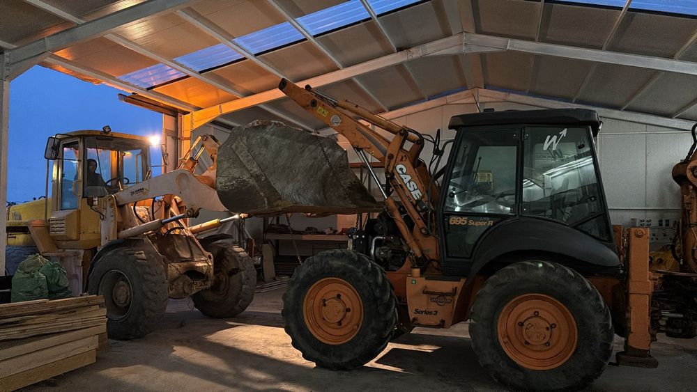 Buldo escavator case 695