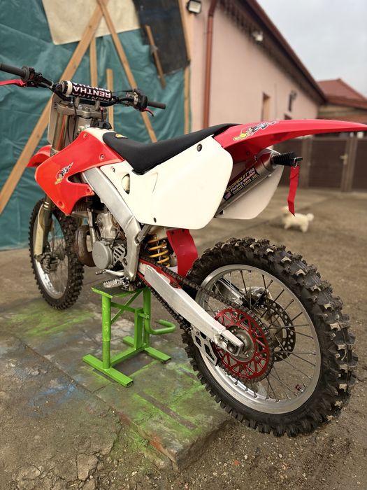 Vând Honda CR250R