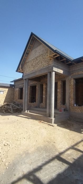 Сугдиёна махалласида уй сотилади.