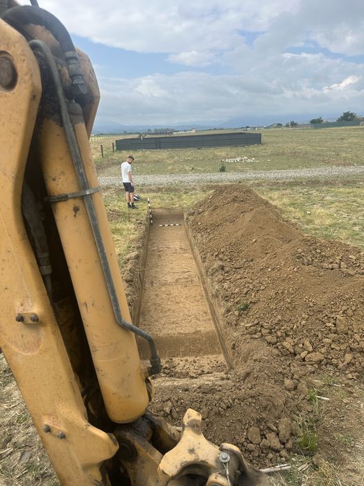 Inchiriez buldoexcavator si camioneta 7,5 t