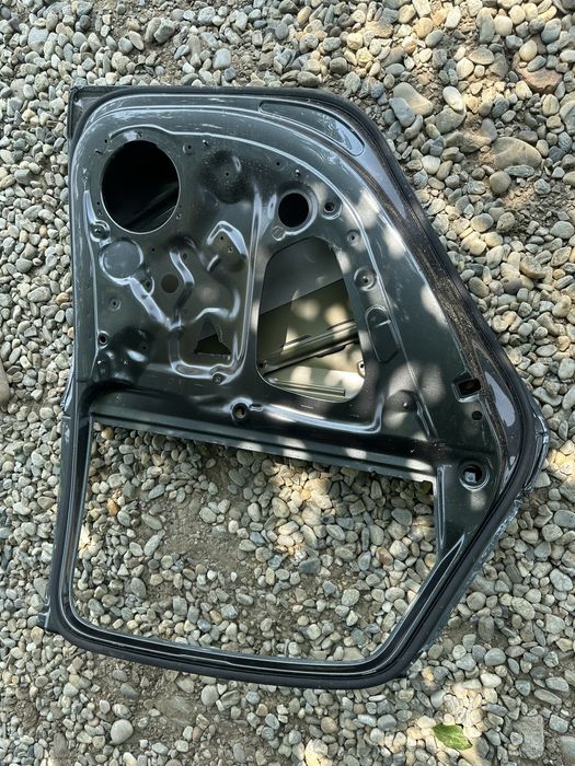 Ușă stânga spate audi a4.b9.