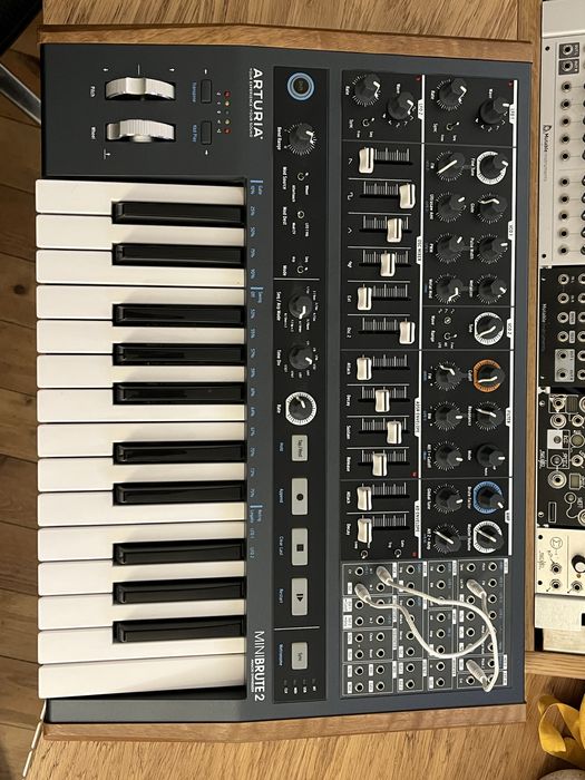 Arturia MiniBrute2