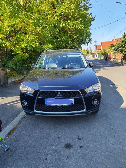 Mitsubishi Outlander 2.2 DI-D 4x4 Automat 2010, 7 locuri