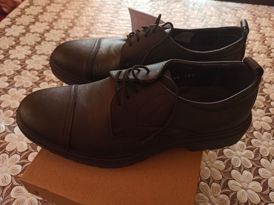 Чисто нови мъжки обувки от естествена кожа