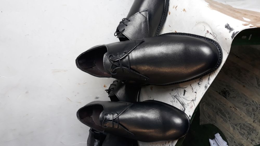 Confecții și reparații încălțăminte .Vopsim geci din piele .