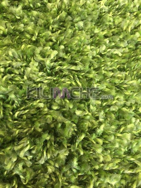 Зелен килим шаги