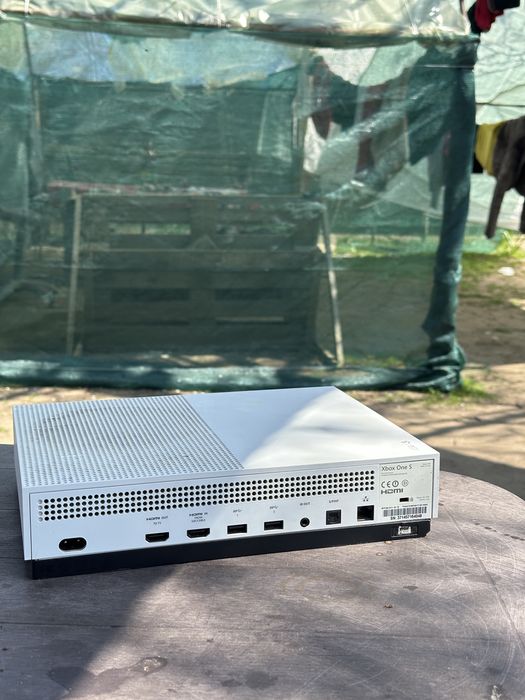 Xbox one s 500GB !!
