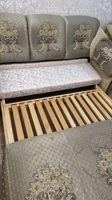 Шикарный диван + два кресла