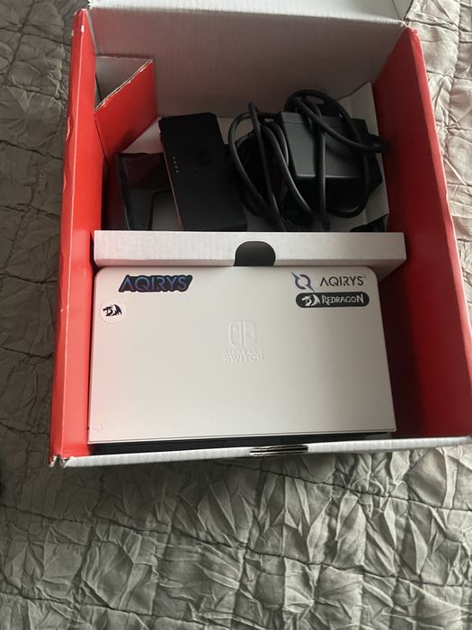 nintendo switch oled stare perfecta folie+husa de tinut si 2 jocuri