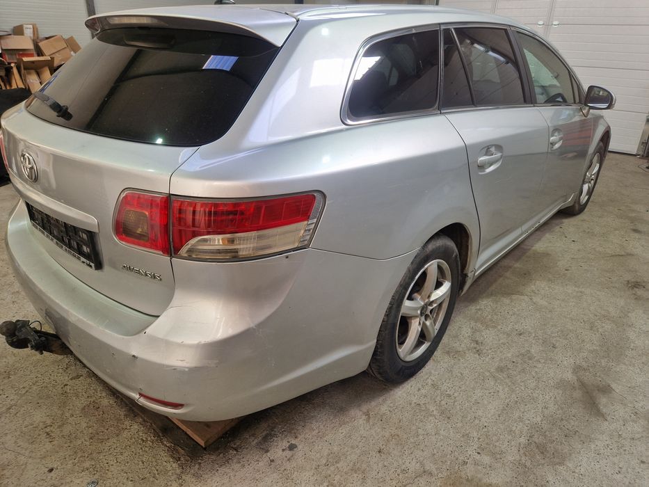 Dezmembrez Toyota Avensis T27 2.0 126 cp 1CD-FTV
