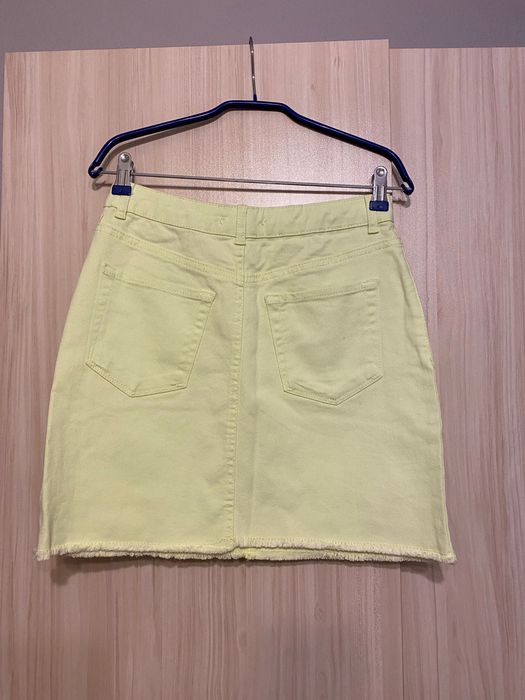 Продавам деним шорти Pull&Bear и една пола - светло зелено