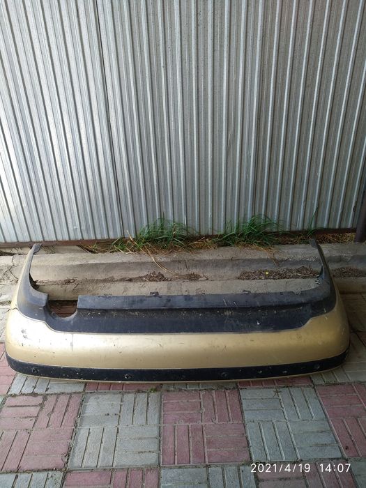 Задний бампер от тойоты