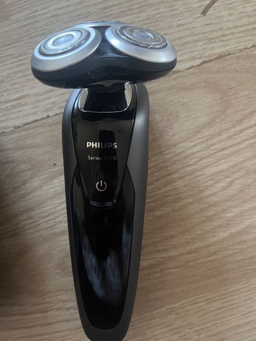 Masina de barbierit Philips seria 9000