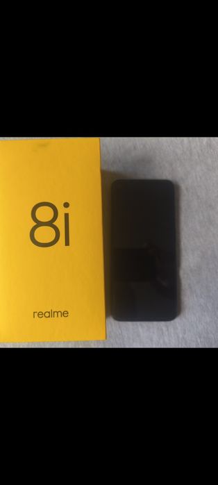 Телефон Realme8i.