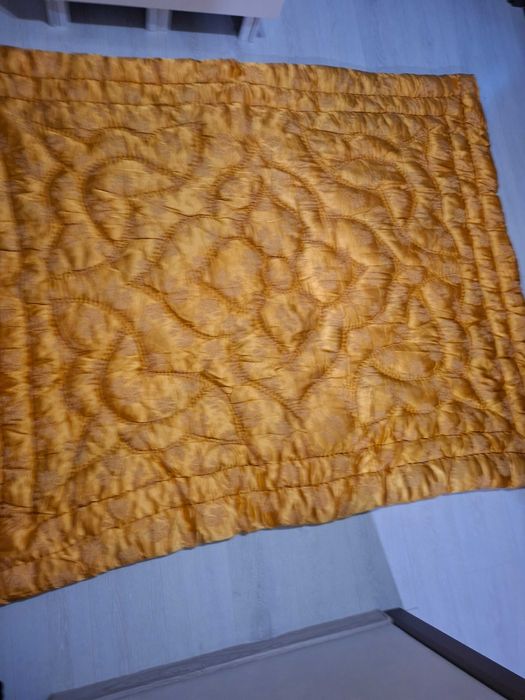 Plapuma din lana naturala cu 2 culori -rosu+ galben