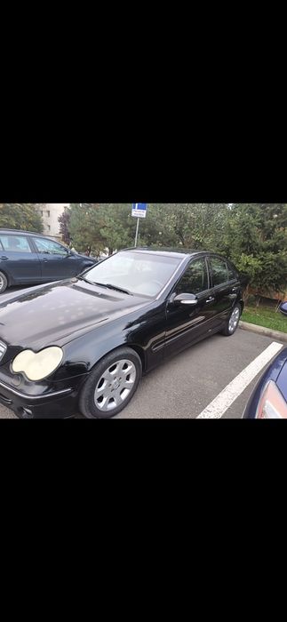 Vând Mercedes c220