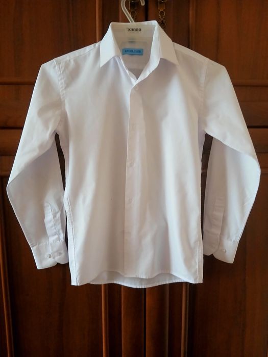 Продам рубашки детские белые с длинным рукавом.